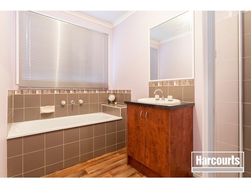 16 Von Nida Drive, Cranbourne North VIC 3977