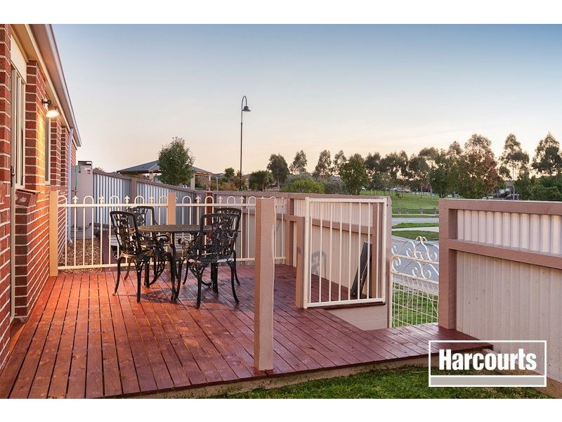 16 Von Nida Drive, Cranbourne North VIC 3977