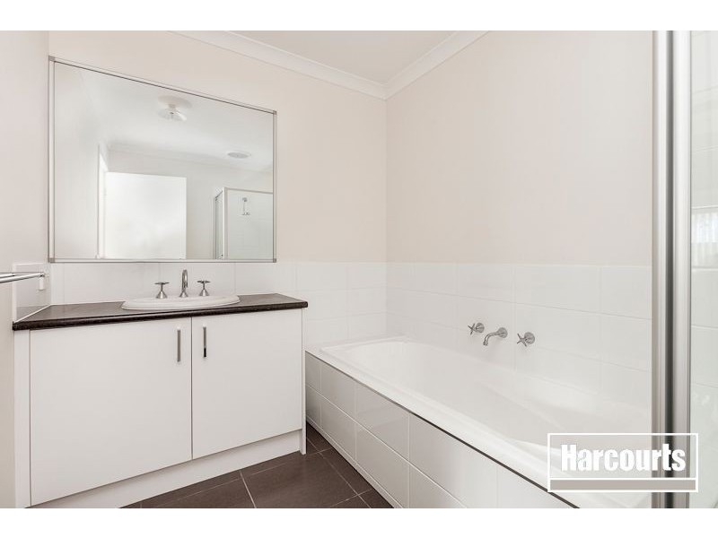 2/16 Reid Parade, Hastings VIC 3915