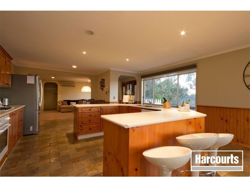 42 Cotoneaster Way, Langwarrin VIC 3910