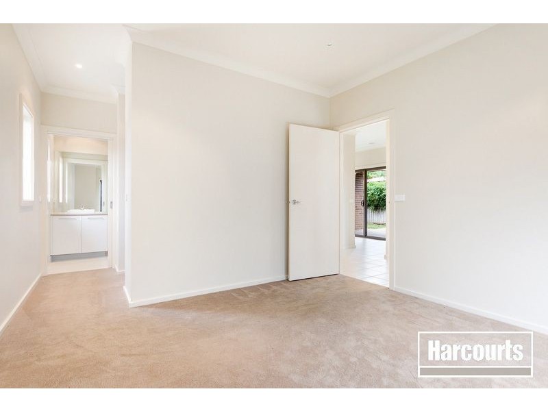 1/8 Melaleuca Drive, Hastings VIC 3915