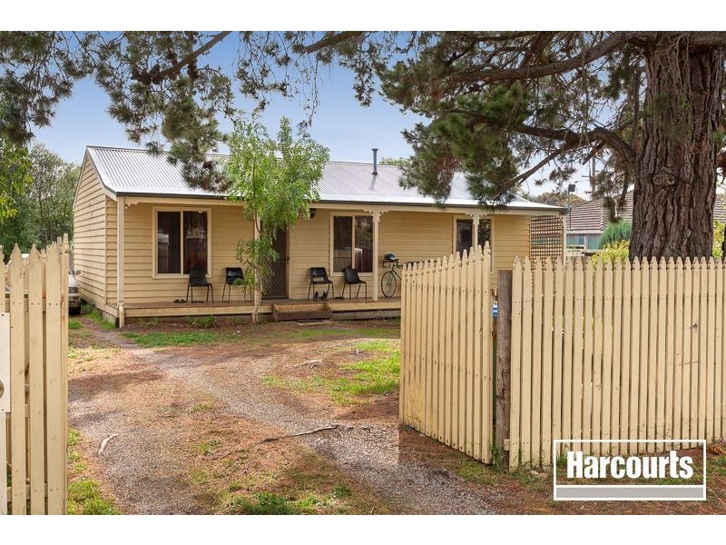 12 Robertson Street, Hastings VIC 3915