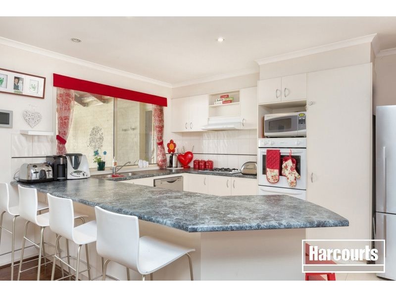 15 Windella Grove, Skye VIC 3977