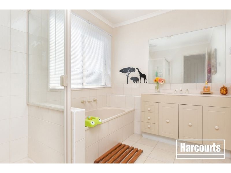 15 Windella Grove, Skye VIC 3977