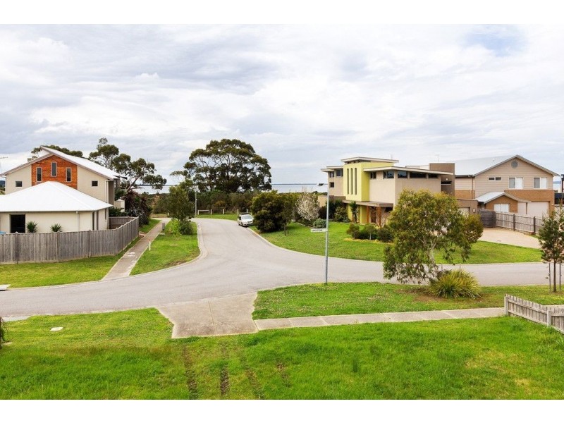 53 Warranqite Crescent, Hastings VIC 3915