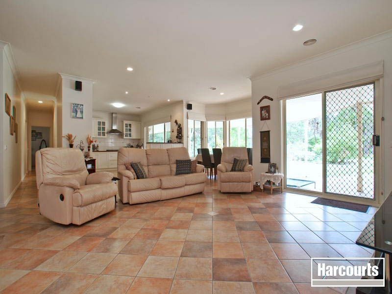 16 Messines Road, Bittern VIC 3918