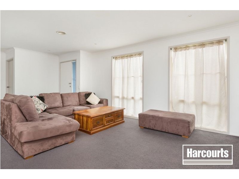 17 Windella Grove, Skye VIC 3977