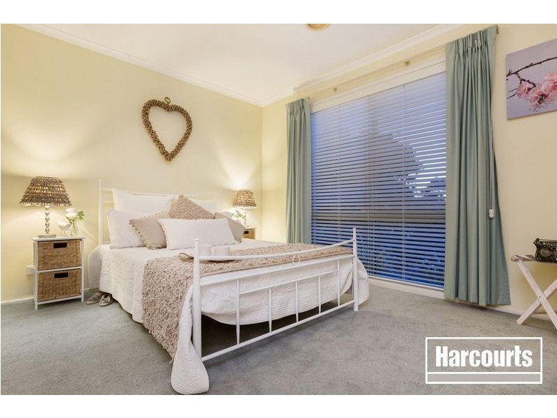 15 Warranqite Crescent, Hastings VIC 3915