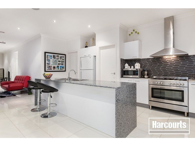 22 Nature Circuit, Cranbourne North VIC 3977