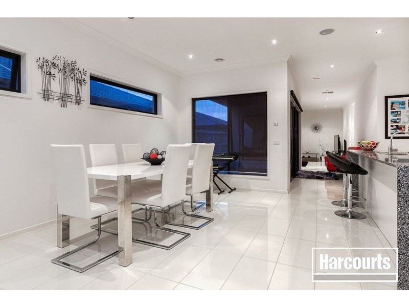 22 Nature Circuit, Cranbourne North VIC 3977