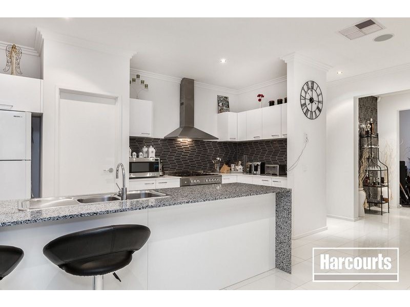 22 Nature Circuit, Cranbourne North VIC 3977