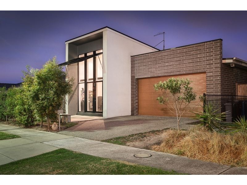 22 Nature Circuit, Cranbourne North VIC 3977