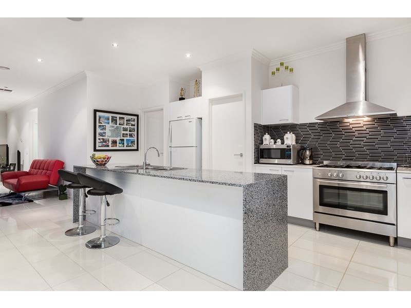22 Nature Circuit, Cranbourne North VIC 3977