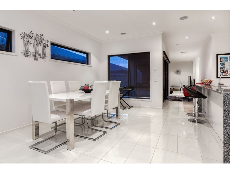 22 Nature Circuit, Cranbourne North VIC 3977