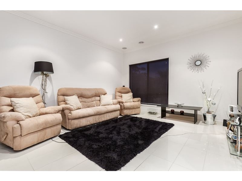 22 Nature Circuit, Cranbourne North VIC 3977