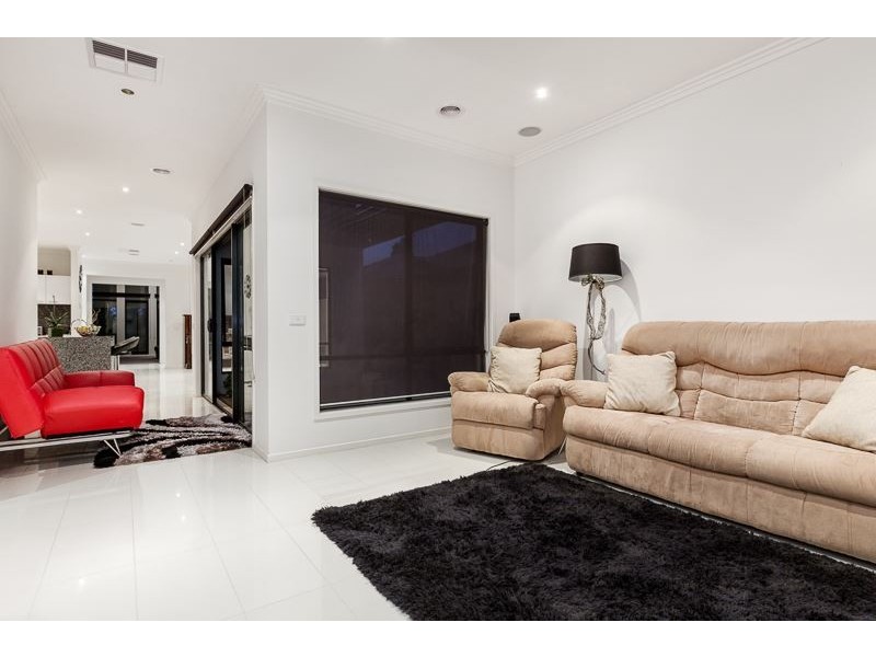 22 Nature Circuit, Cranbourne North VIC 3977