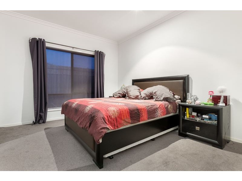 22 Nature Circuit, Cranbourne North VIC 3977