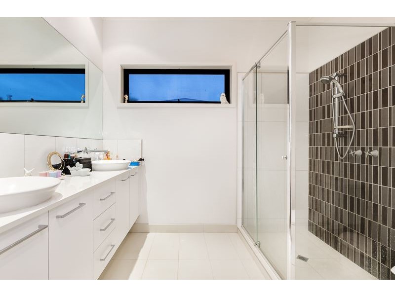 22 Nature Circuit, Cranbourne North VIC 3977