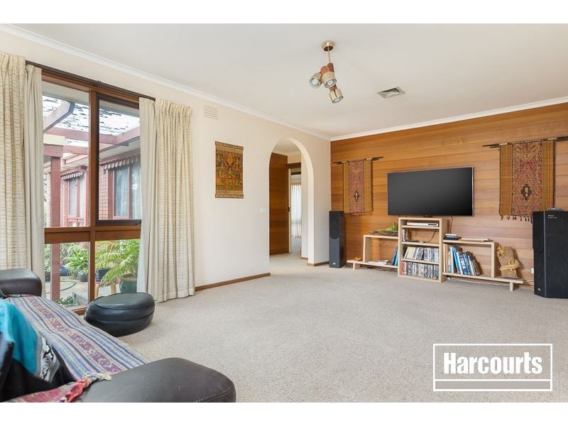 6 Chatswood Ave, Langwarrin VIC 3910
