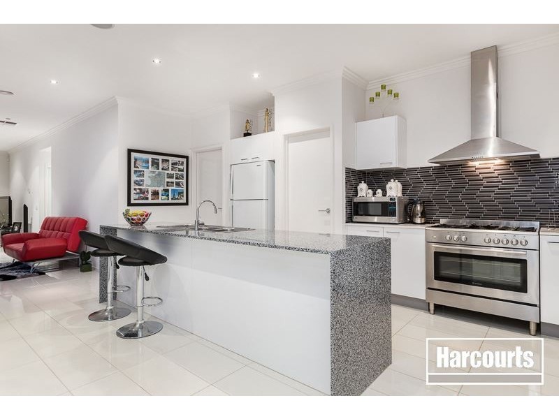 22 Nature Circuit, Cranbourne North VIC 3977