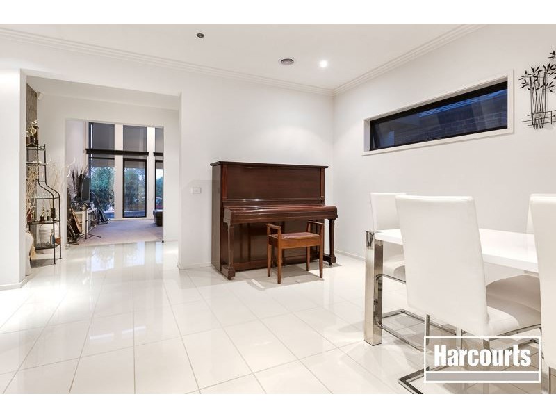 22 Nature Circuit, Cranbourne North VIC 3977