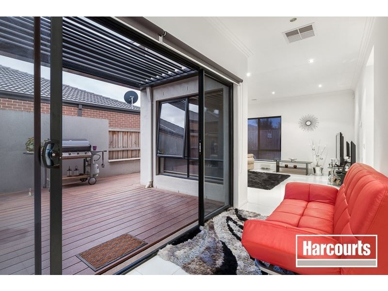22 Nature Circuit, Cranbourne North VIC 3977