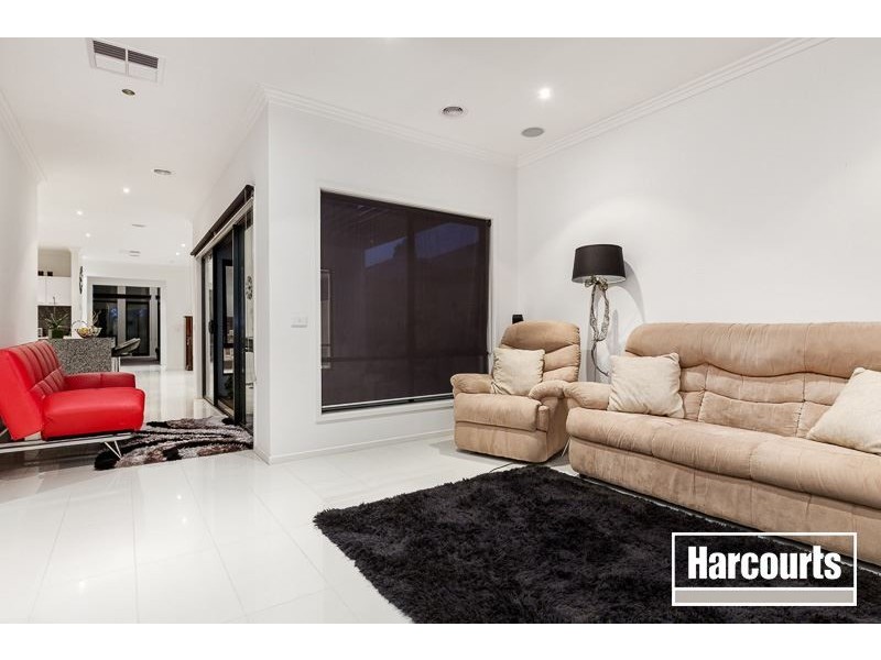 22 Nature Circuit, Cranbourne North VIC 3977