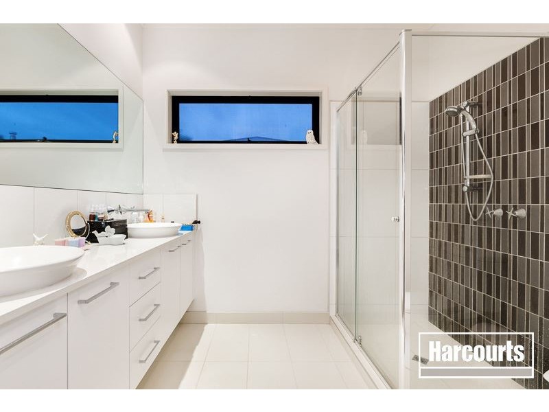 22 Nature Circuit, Cranbourne North VIC 3977