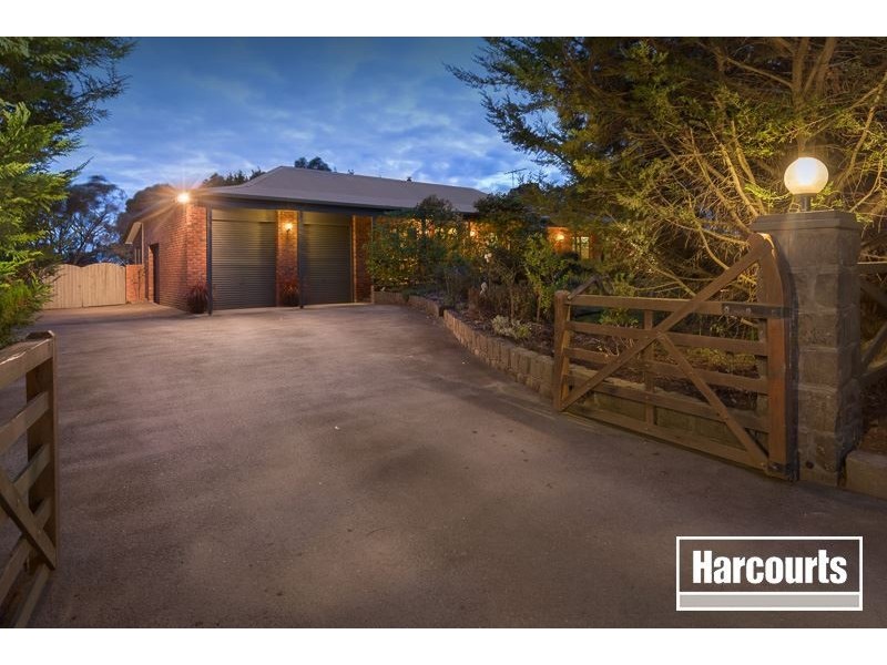 8 Homewood Road, Cranbourne South VIC 3977