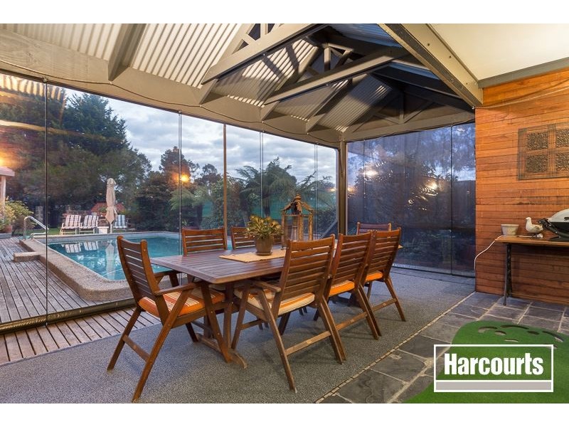 8 Homewood Road, Cranbourne South VIC 3977