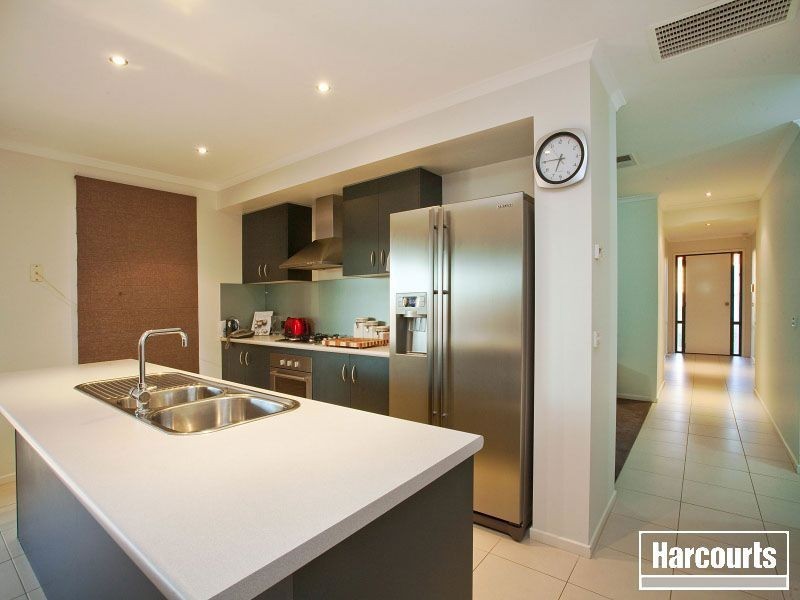 5 Lily Place, Cranbourne VIC 3977