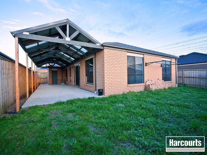 5 Lily Place, Cranbourne VIC 3977