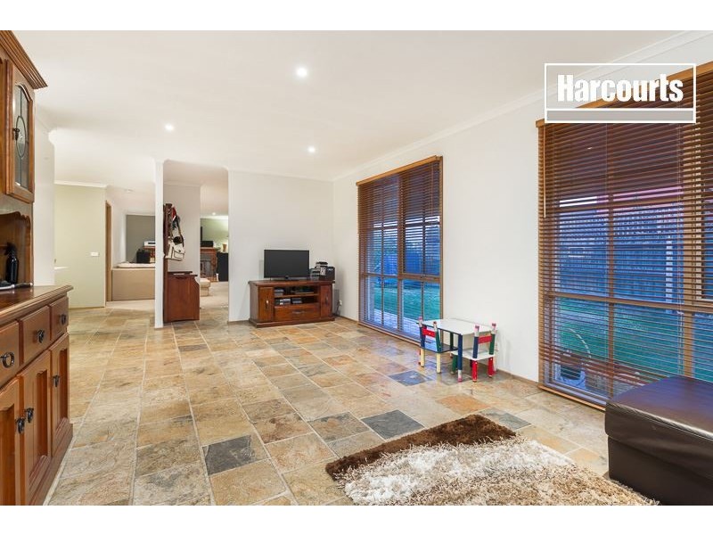 5 Falcon Close, Blind Bight VIC 3980