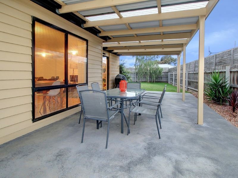 16 Windrest Place, Hastings VIC 3915