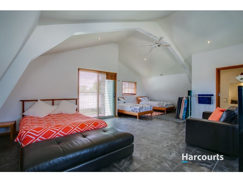 19 Loch Street, Crib Point VIC 3919