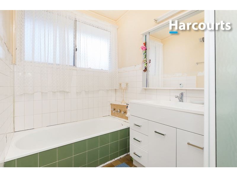 40 Karingal Drive, Frankston VIC 3199