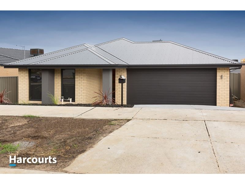 33 Waterloo Crescent, Cranbourne East VIC 3977