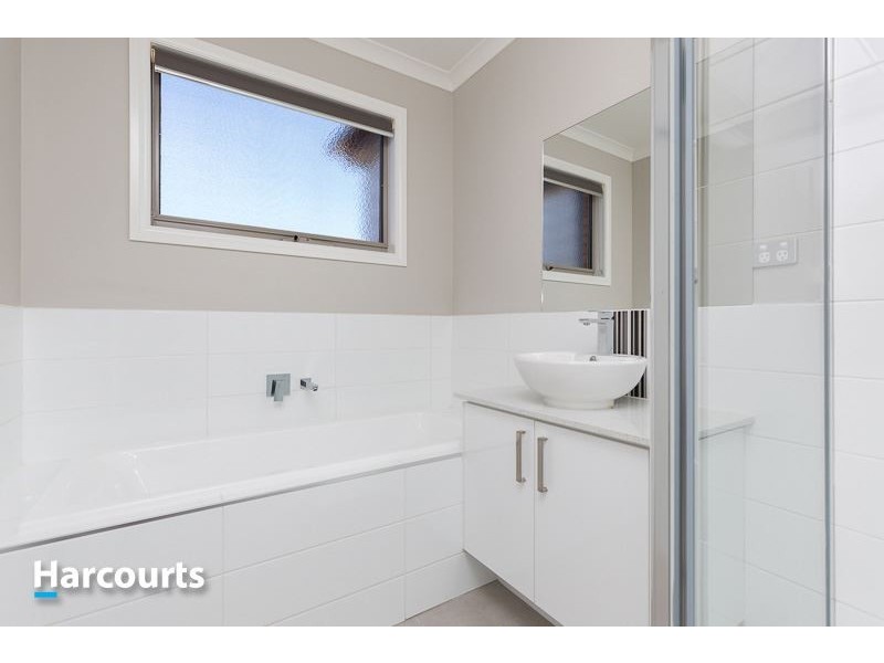 2 Oakmont Court, Frankston VIC 3199