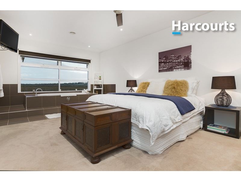 52 Warranqite Cres, Hastings VIC 3915