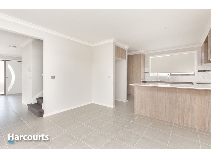 31 Waterloo Road, Cranbourne East VIC 3977