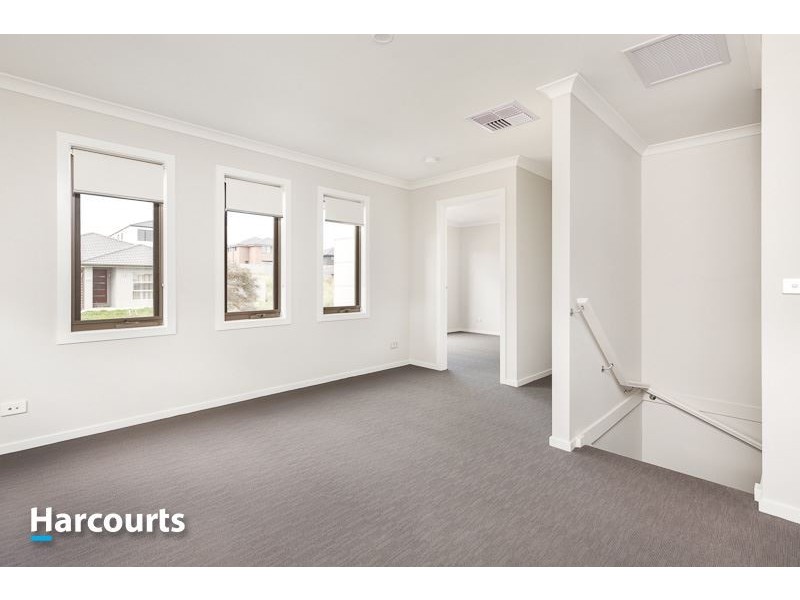 31 Waterloo Road, Cranbourne East VIC 3977
