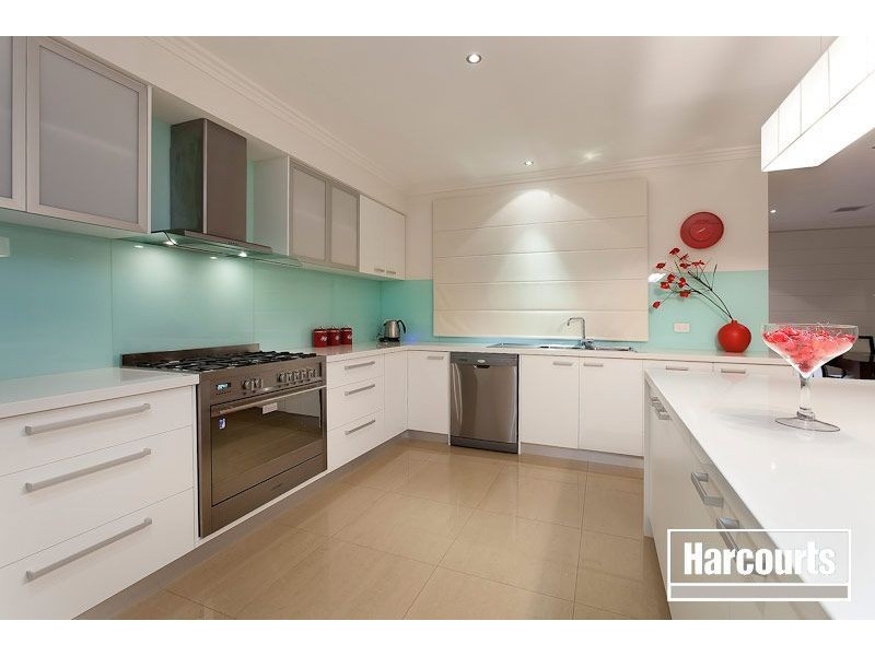 11 Wearingford Ave, Narre Warren South VIC 3805