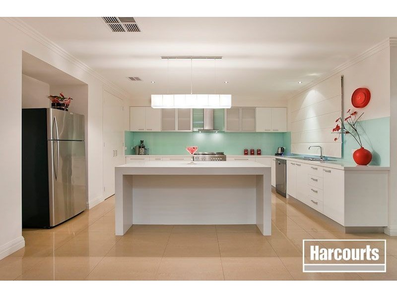 11 Wearingford Ave, Narre Warren South VIC 3805