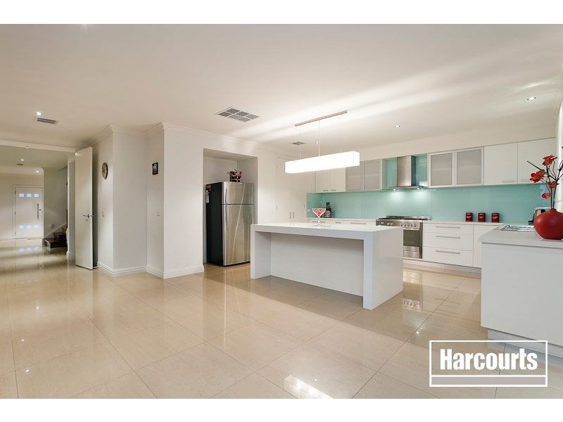 11 Wearingford Ave, Narre Warren South VIC 3805