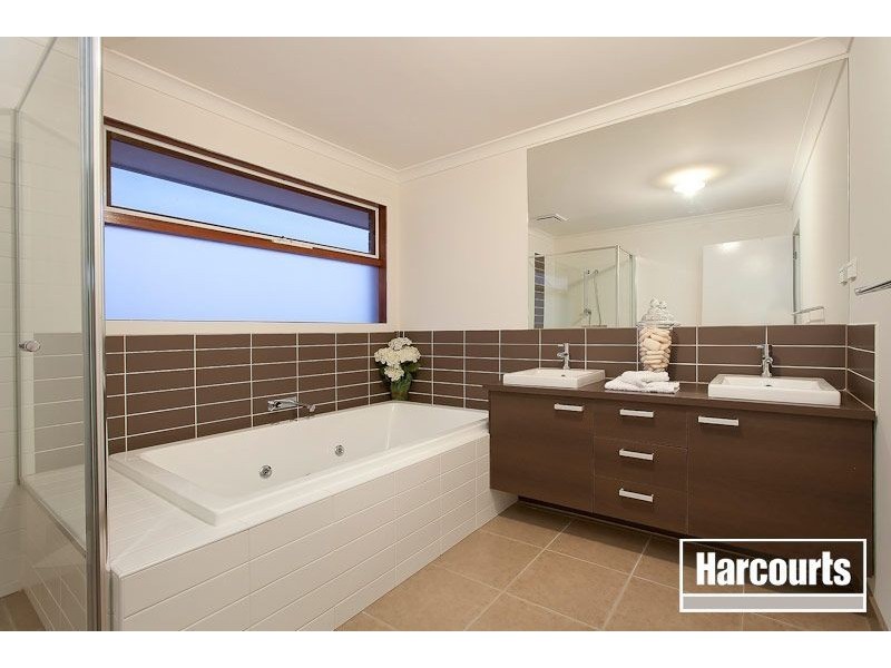 11 Wearingford Ave, Narre Warren South VIC 3805