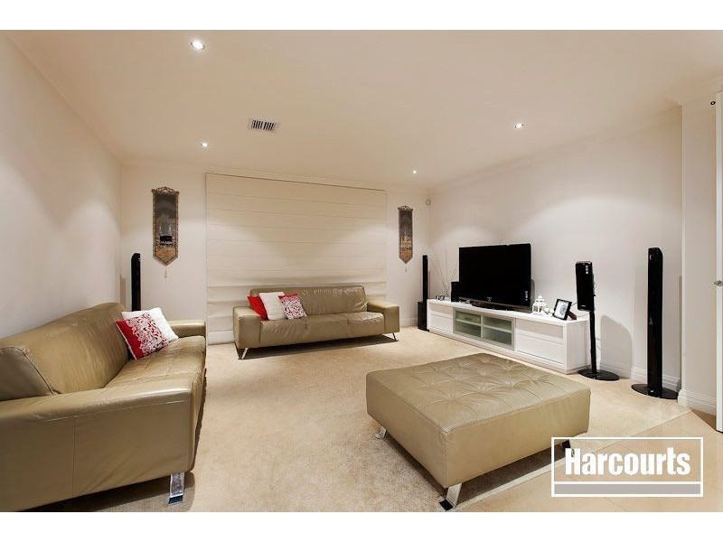 11 Wearingford Ave, Narre Warren South VIC 3805