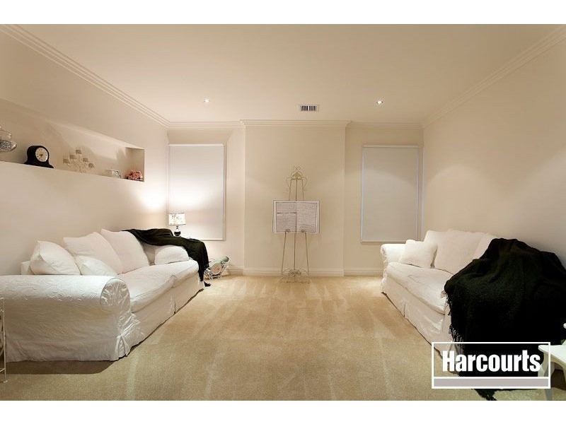 11 Wearingford Ave, Narre Warren South VIC 3805