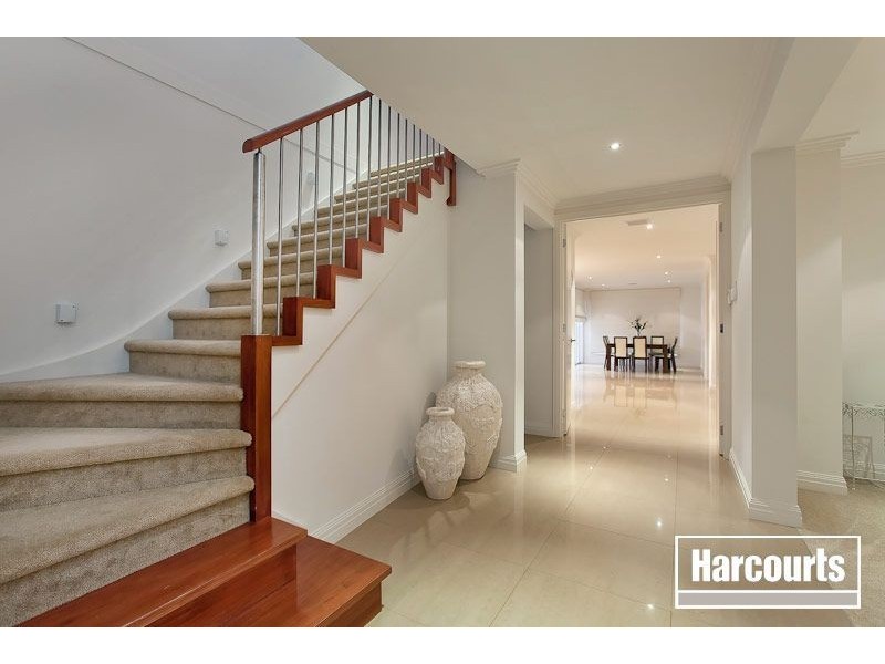 11 Wearingford Ave, Narre Warren South VIC 3805