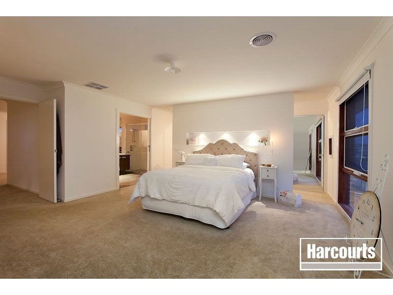 11 Wearingford Ave, Narre Warren South VIC 3805