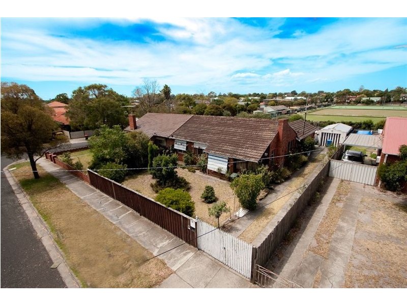 4 Coombe Avenue, Hampton VIC 3188